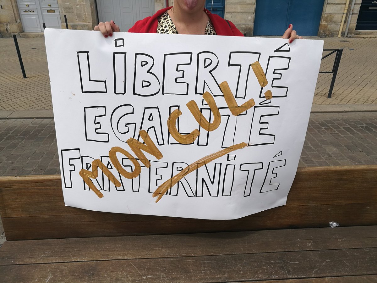 gaetanranson's tweet photo. Le mot d'ordre de la #GayPride à Bordeaux c'est "Liberté Égalité Fraternité ".....
Coucou on arrive ! #PinkBlock #Bordeaux https://t.co/9LmZvSUUae