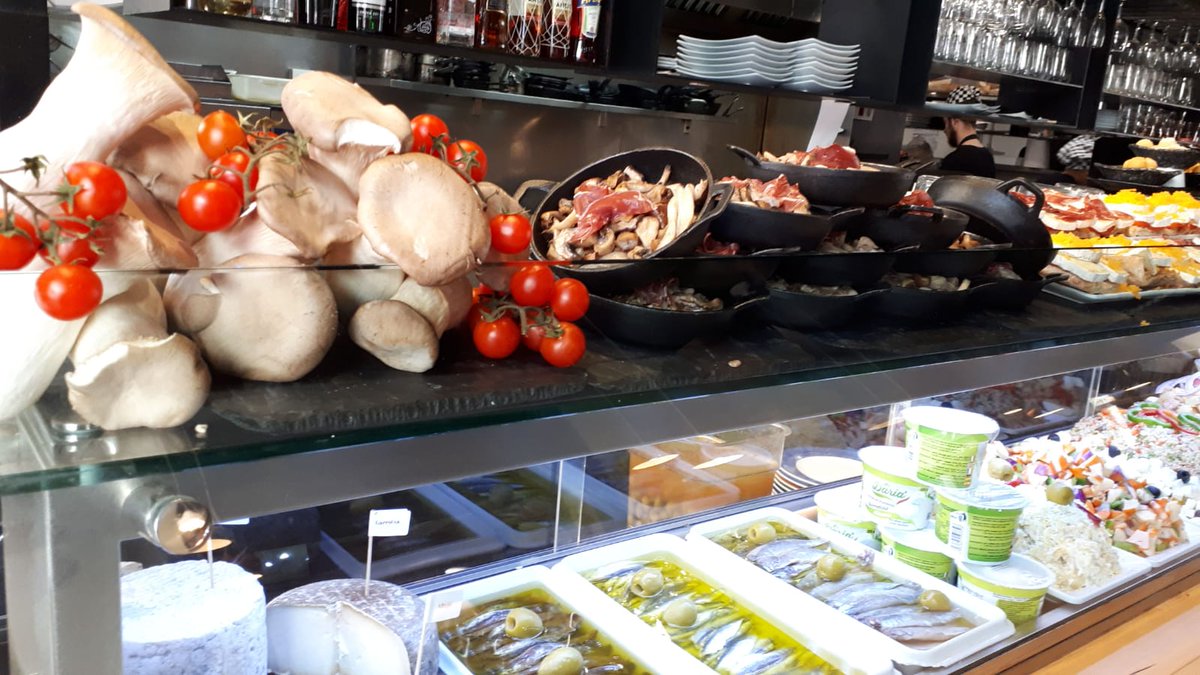 ElDynamicBar's tweet photo. Dissabte a tope! Tot a punt! Recorda que no tanquem cuina! 
#ElDynàmicBar #ElDynàmicFood #cuinanonstop https://t.co/abiQ1gCBx6