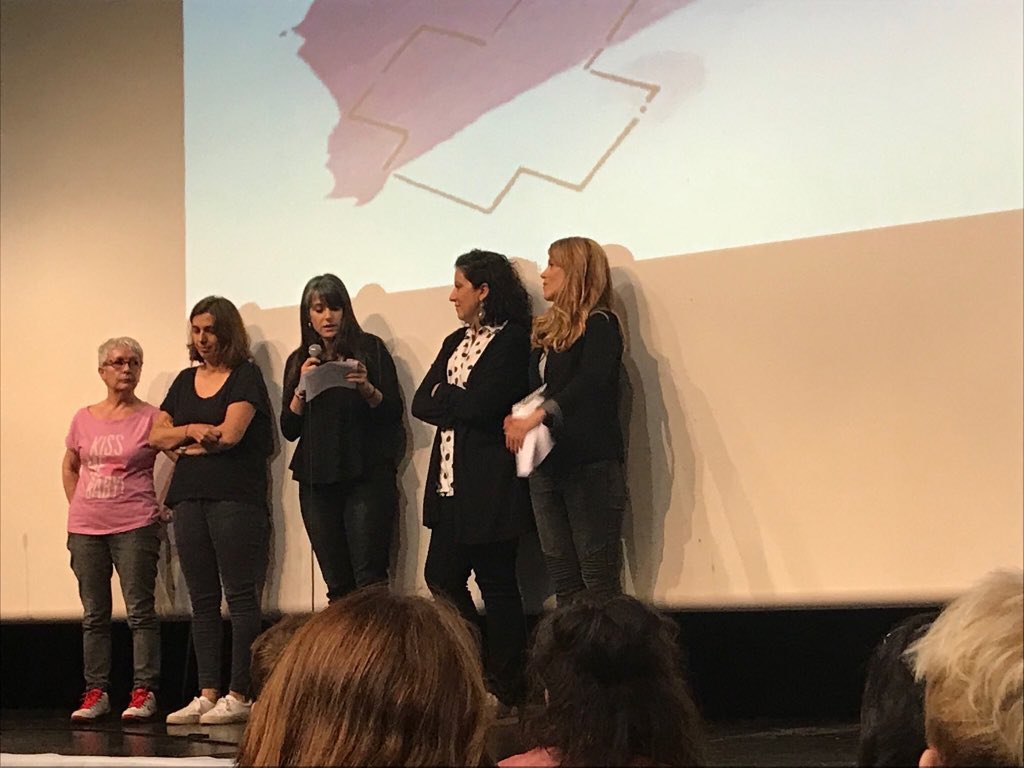 PColombineRM's tweet photo. “podemos generar una red, una confederación de plataformas independientes que garantice la inclusión de todas las mujeres de los Medios de Comunicación, y la participación de la ‘diferencia’, entendida ésta como disconformidad, como disidencia.” #LasPeriodistasParamos https://t.co/IkduaksXYc