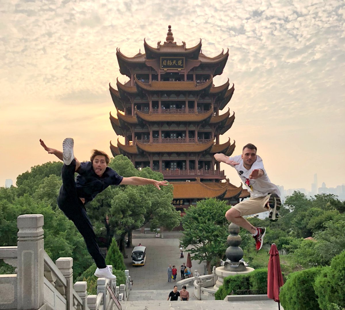 MaicolVerzotto's tweet photo. Rush hour! Colpo grosso al drago rosso ๐ฒ๐จ๐ณ....
......
#wuhan #china #divinglife #divingworldcup #divingworldcup2018 #wuhan2018 #temples #chinesetemples @federnuot https://t.co/DSq01zHbVy