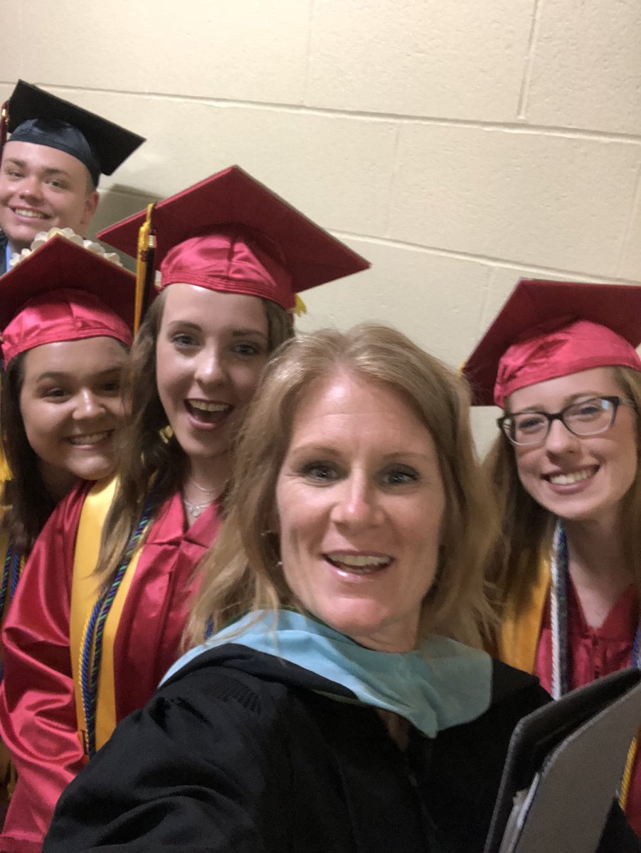 mrsscott_wh's tweet photo. Last night’s ceremony was awesome. Ohana. That’s all I can say...class of 2018 you have a huge spot in my heart. #bethegood ❤️🖤❤️🐾🎓@WH_Classof2018 @WHPrincipal https://t.co/dCvp4nzFBo