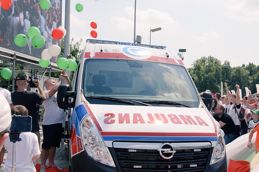 Ana_Okolus's tweet image. Przekazanie karetki dla CZD #legia #legiawarszawa #CZD #DzieńDziecka