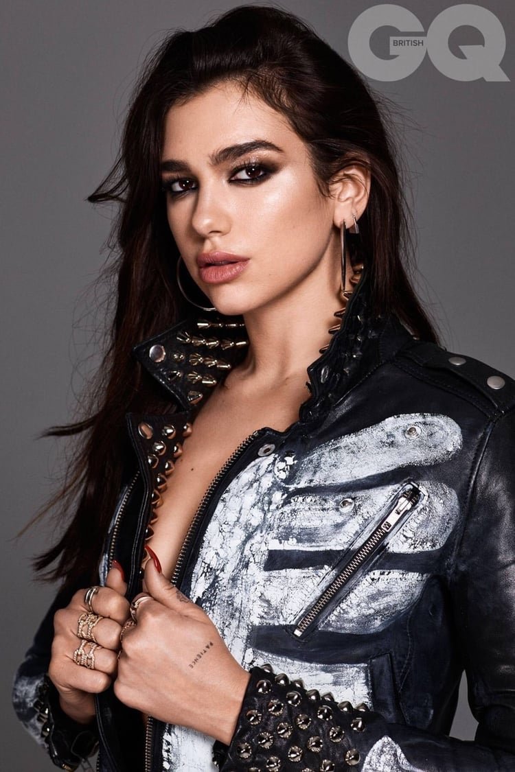 phosigal's tweet photo. dua lipa 🤘 https://t.co/OFluYvMc71