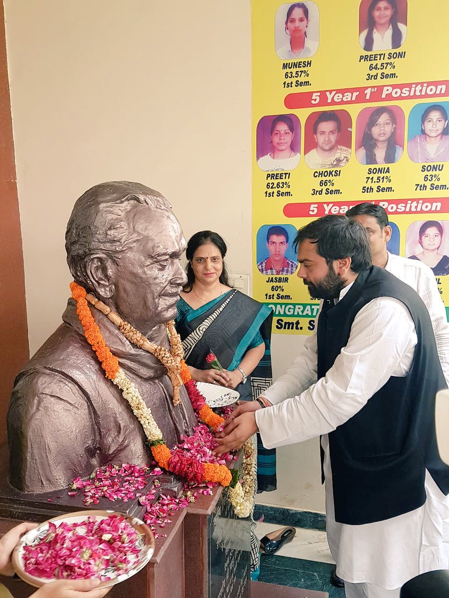 Chiranjeev_INC's tweet photo. Thankful to the faculty and students of my law college for celebrating my birthday today. I also wish for bright future as some of them bid farewell from our college. My best wishes..!! https://t.co/WHYGelA1d0