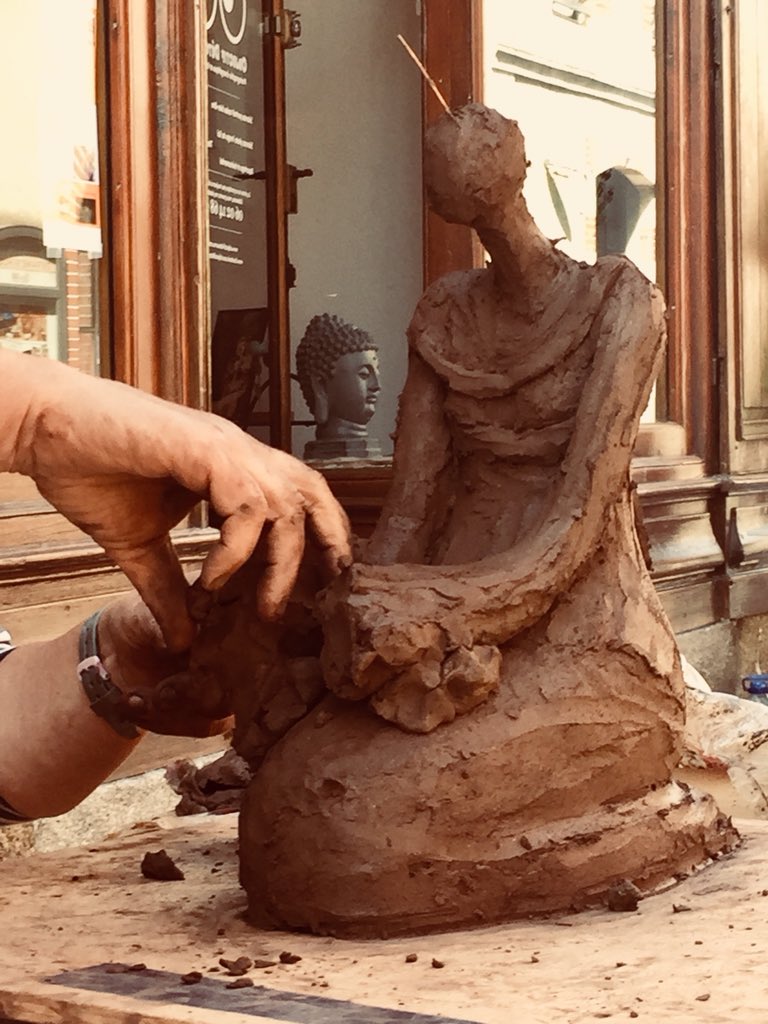 Un peu de finesse et de délicatesse pour #montmartreaclisson, en attendant la chaleur et l’ambiance du #hellfest.
#Clisson