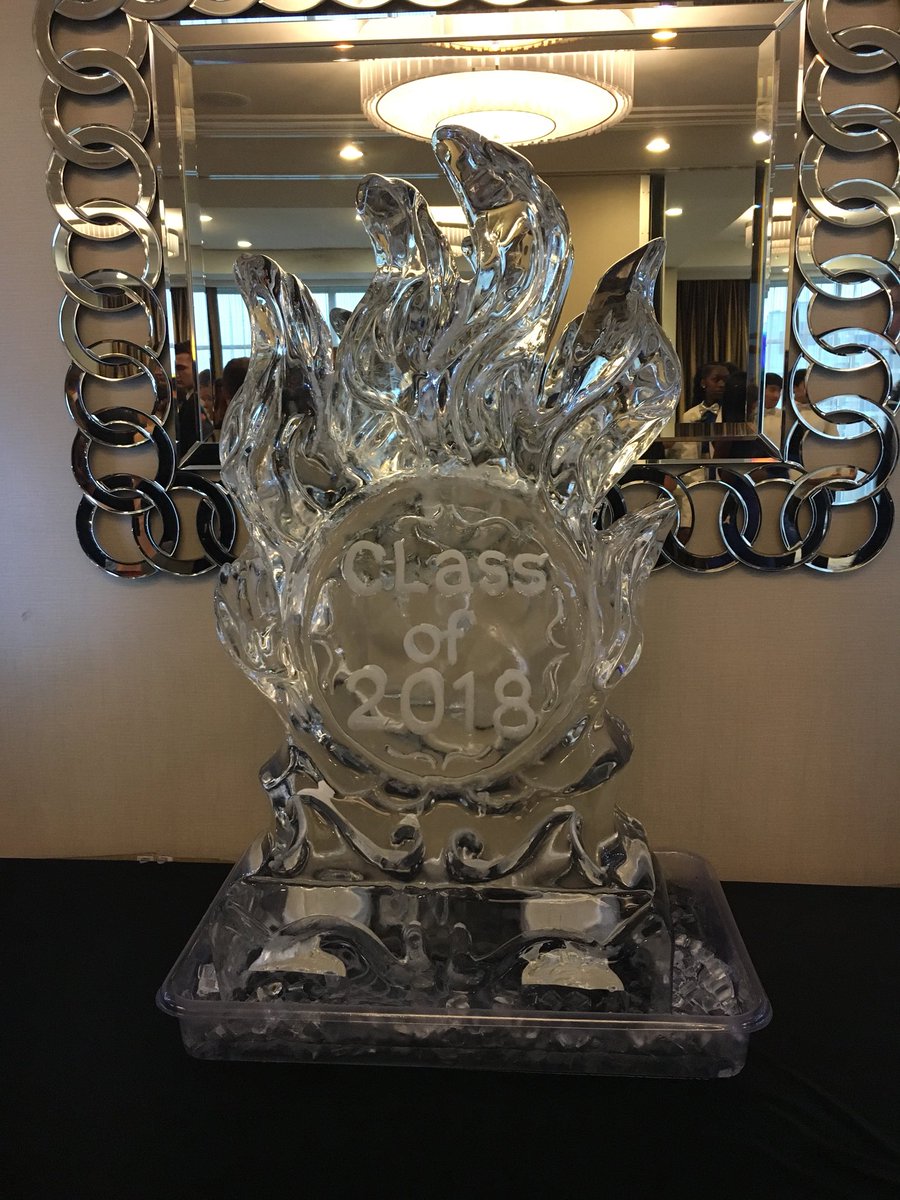 UpperMerion2018's tweet photo. Senior Prom 🔥❄️ https://t.co/W5NfxrRXTw
