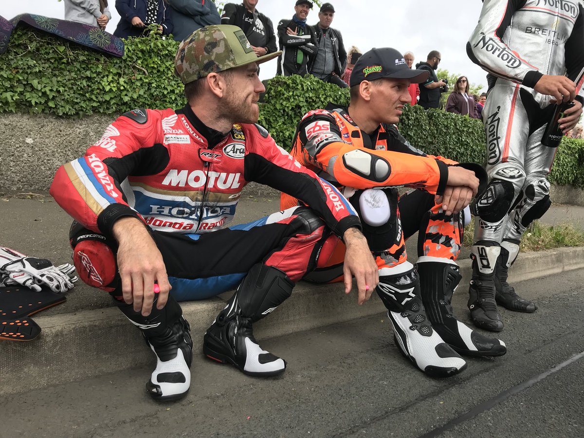 HondaRacingCBR's tweet photo. Good luck lads! #iomtt https://t.co/YBgRJb6L6E