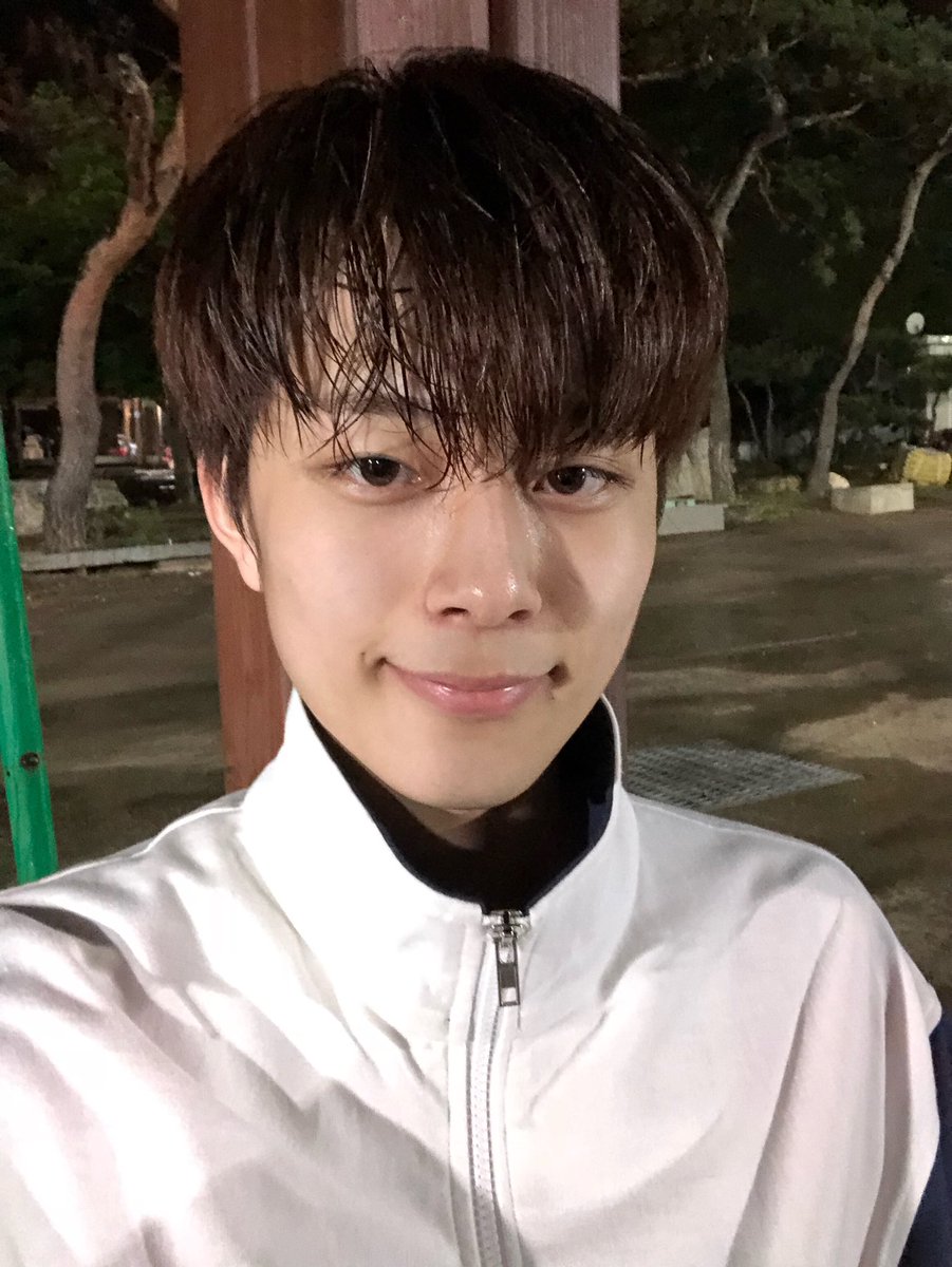CUBE_YOOSEONHO's tweet photo. [#유선호] 여러분! 저처럼 운동도 가끔 해야해여❤️ 보고싶어요💓 https://t.co/ckxa5nSODJ
