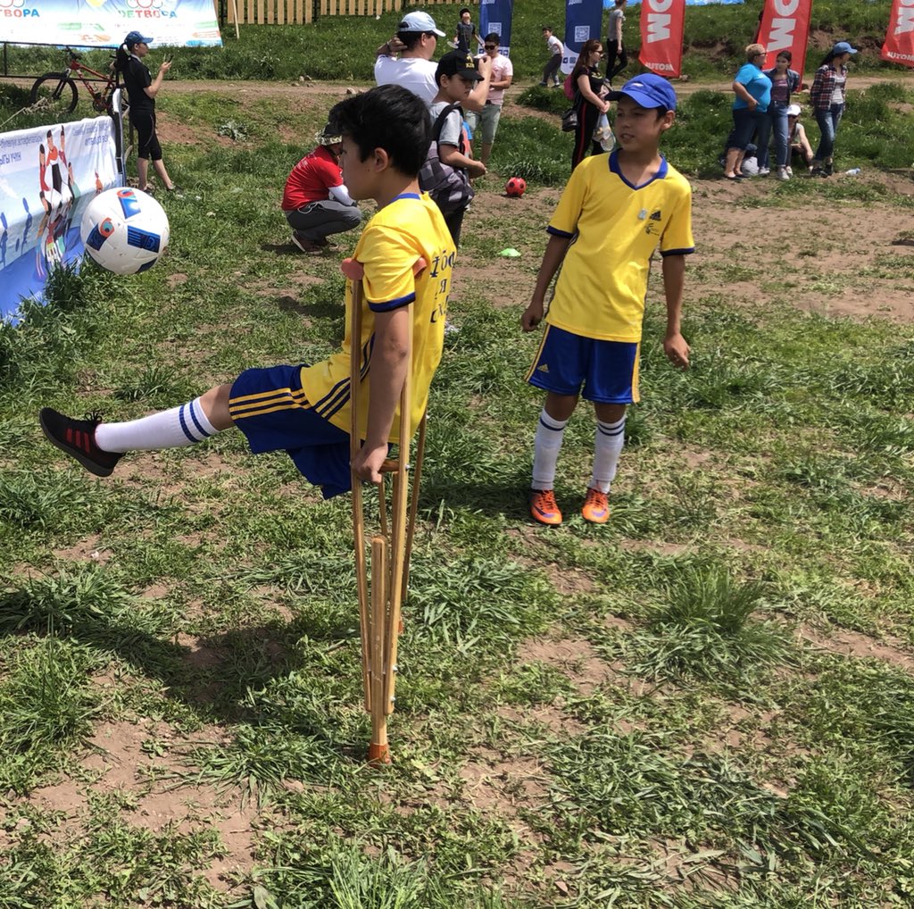 unicefkg's tweet photo. Aziz (12) loves ⚽️. With his friends he tought other children today how to play football #thisAbility #foreverychild #kyrgyzstan #chunkurchak #ChildrensDay https://t.co/sAlZw2whN7