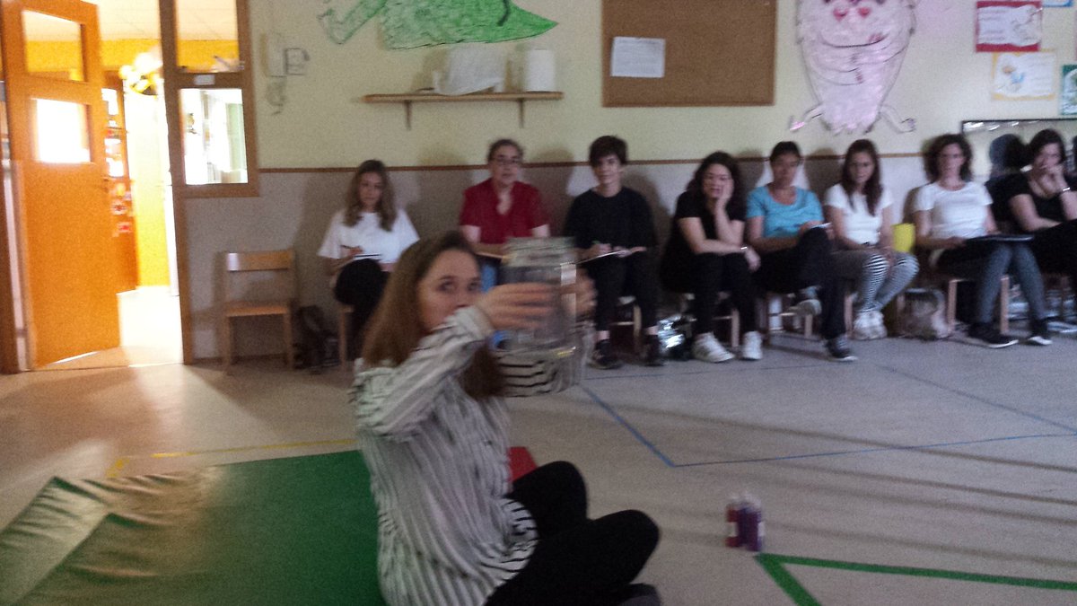 apincaspe's tweet photo. Reflexionando cómo llevar al aula la atención la atención plena #educaspe #Caspe #Mindfulness @dgafprofesorado @cifemazaragoza https://t.co/DWgI60ZZkU