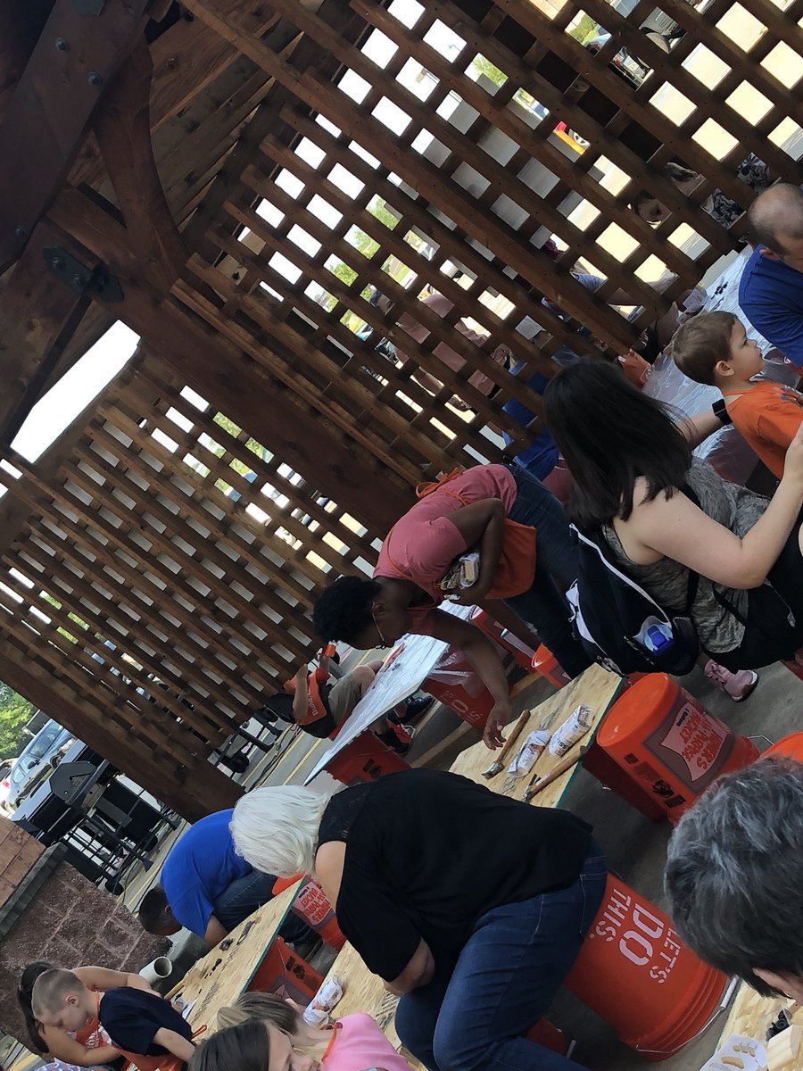 z_jacksonD306's tweet photo. 1407 Kids Workshop 🔨🔨 https://t.co/bGPzze2TJI
