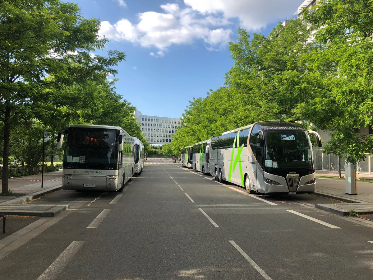 andorrabybus's tweet photo. Avui som a #París #FinalTOP14 #Rugby #Castres #Montpelier #Andbus #thewaytogo https://t.co/dD6ppswS6l