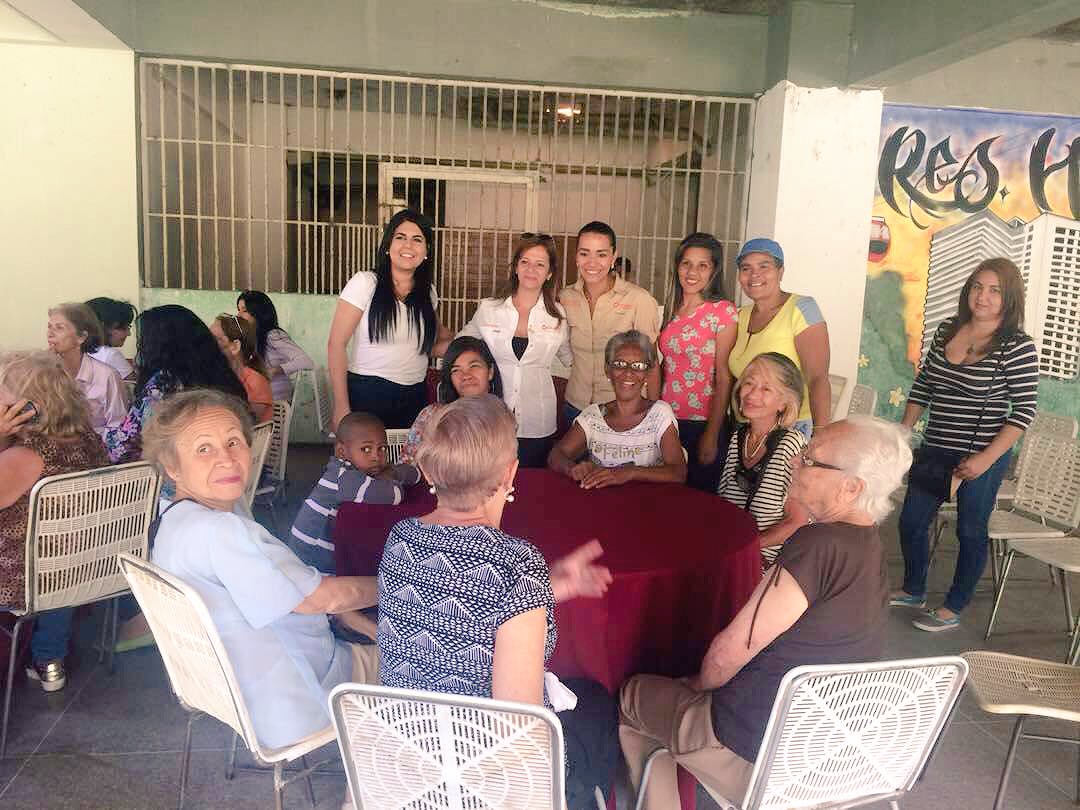 INDIURBANEJA's tweet image. #2Jun Nos enseñaron a odiarnos!Nos dividieron en Chavistas y Escuálidos!Yo entendí que ese no es el camino!Podemos tener visiones distintas pero no tenemos por qué ser enemigos! Hoy nos unimos para traer alegría a la Juventud Prolongada de San Angustin #FelizSabado #JuntasEsMejor