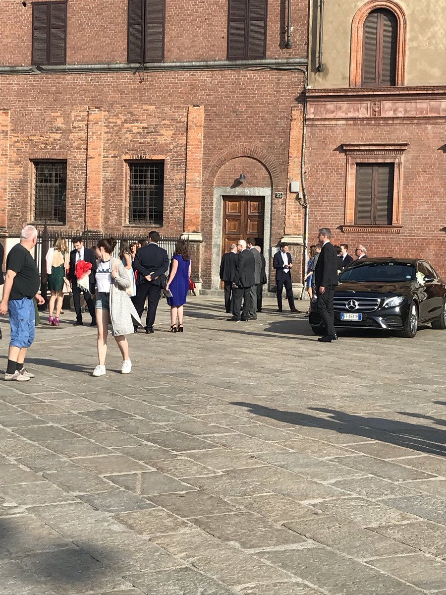 katie_barreau's tweet photo. These folks are gathered for a wedding. Having someone to spend the rest of your life with is a protective factor. Celebrating that love is a great way to stay and become connected to others. @uwldolcevita #ABNPROuwlax #2018ldv https://t.co/dybDf7QKKy