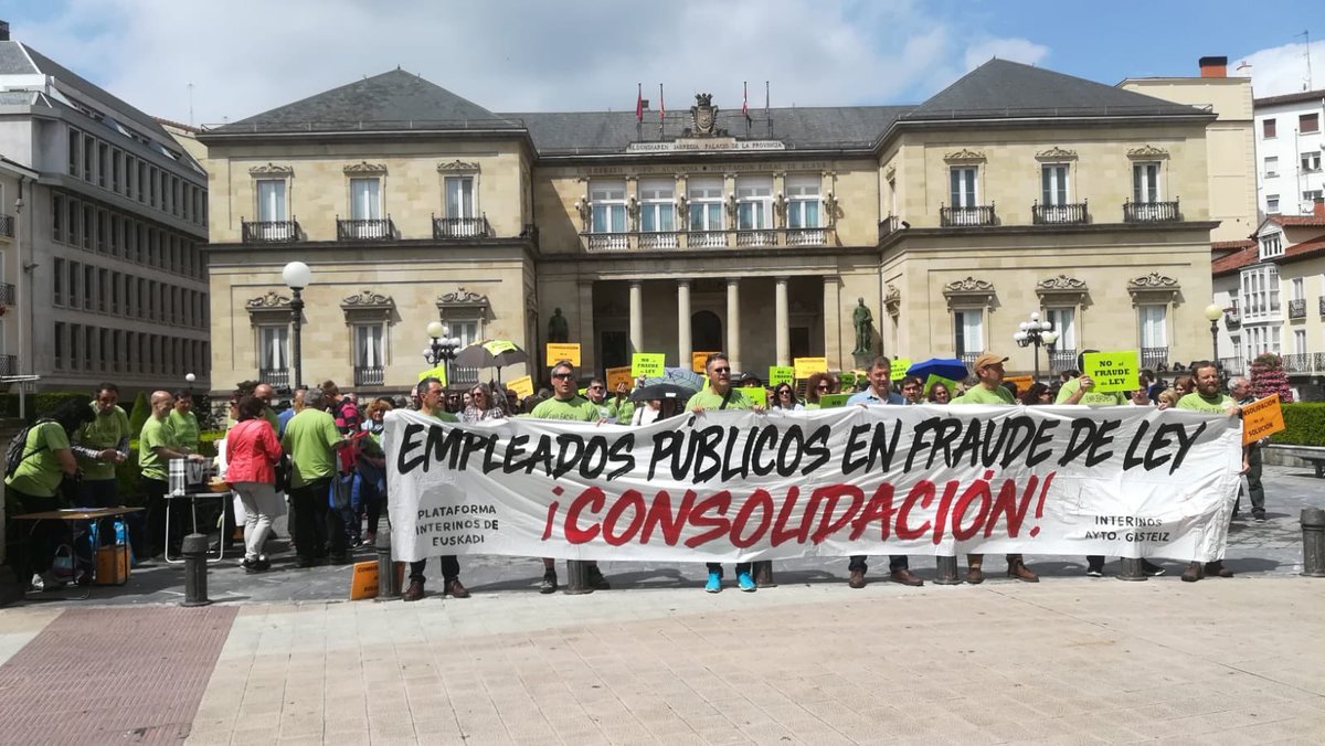 interinosaytovg's tweet photo. Hoy estuvimos en la concentración de la Plaza de la Provincia de Vitoria-Gasteiz en lucha por el #fraudedeley #FraudeDeLey #Consolidacion #interin@ https://t.co/ZnXDVaTLy0