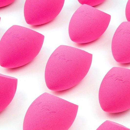 lagirlmakeupuk's tweet image. We’re soooo obsessed with our pink Blending Sponges! Let us know if you've tried one yet? 🌺 🌺 #lagirlcosmetics #blendingsponge #makeup #makeupsponge #pink