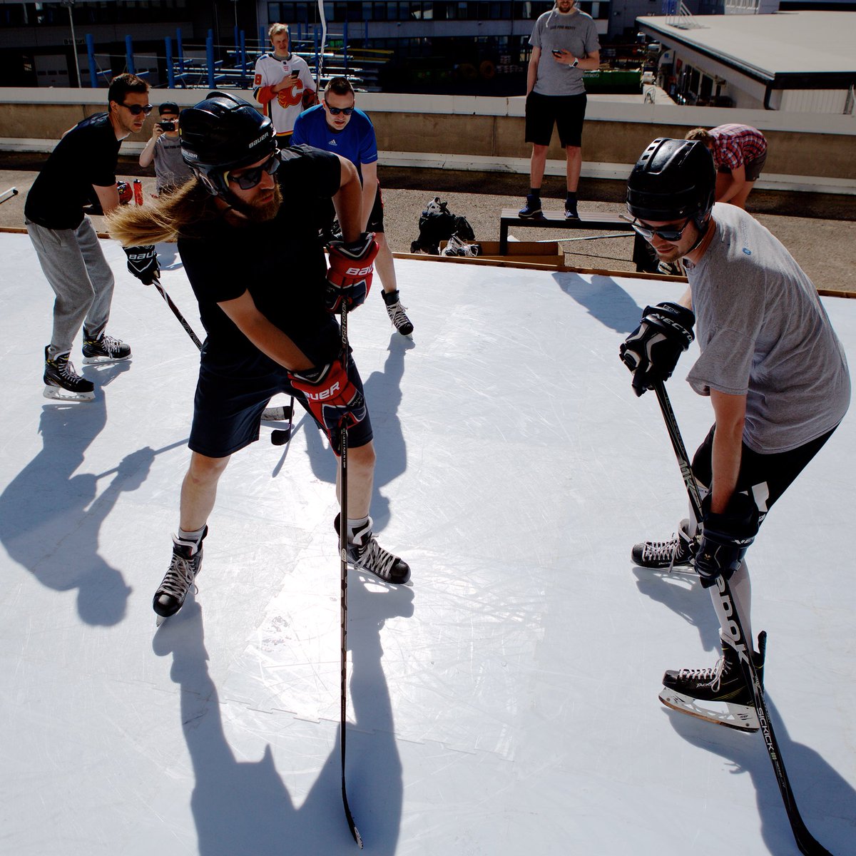 healthinnovlge's tweet photo. Earlier this week we organized a rooftop pond hockey tournament at our office terrace which is now a sports arena to get together and have fun. Best way to take a break from work 😎🏒🥅☀️ #SiliconVallila #coworking #startups #digitalhealth #Helsinki @savepondhockey https://t.co/KZLnznpE7d
