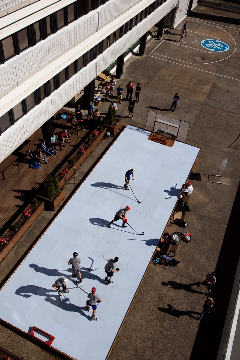 healthinnovlge's tweet photo. Earlier this week we organized a rooftop pond hockey tournament at our office terrace which is now a sports arena to get together and have fun. Best way to take a break from work 😎🏒🥅☀️ #SiliconVallila #coworking #startups #digitalhealth #Helsinki @savepondhockey https://t.co/KZLnznpE7d