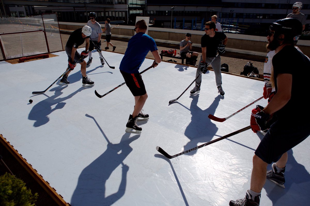 healthinnovlge's tweet photo. Earlier this week we organized a rooftop pond hockey tournament at our office terrace which is now a sports arena to get together and have fun. Best way to take a break from work 😎🏒🥅☀️ #SiliconVallila #coworking #startups #digitalhealth #Helsinki @savepondhockey https://t.co/KZLnznpE7d