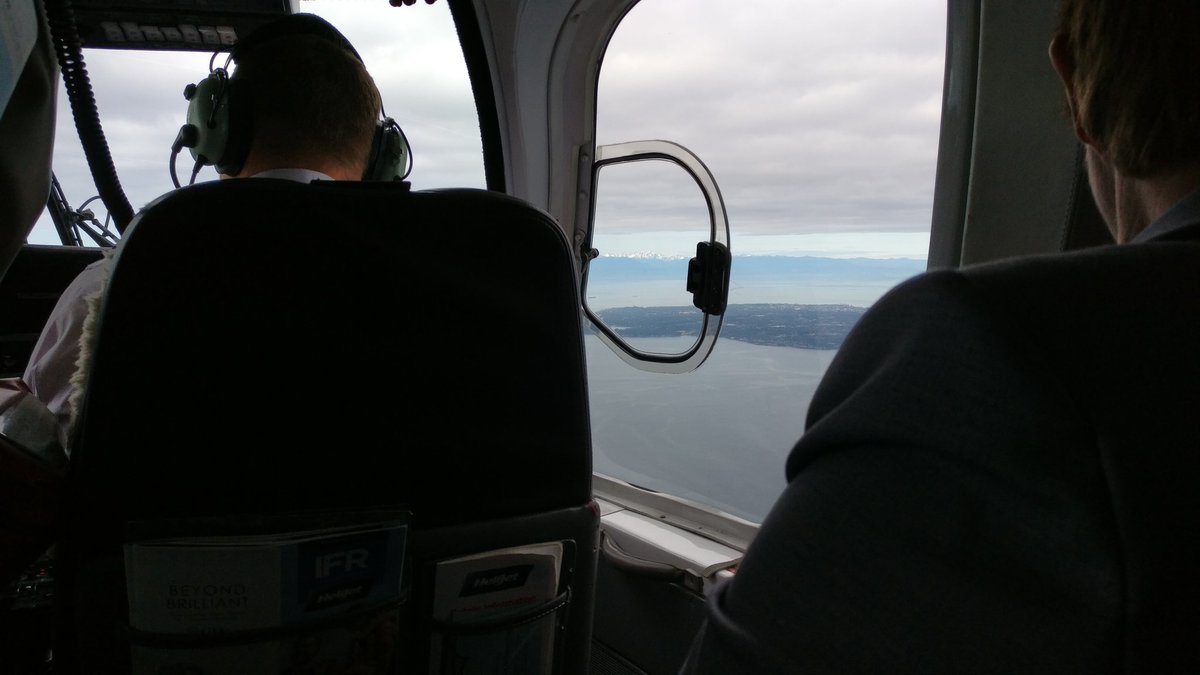 DCDollo's tweet photo. We only travel in style at #SplitMangoRacing. Thanks for the ride @Helijet #mastersracing #nationals  #raceday @splitmango @VictoriaCycling https://t.co/h1uOM5PqOn