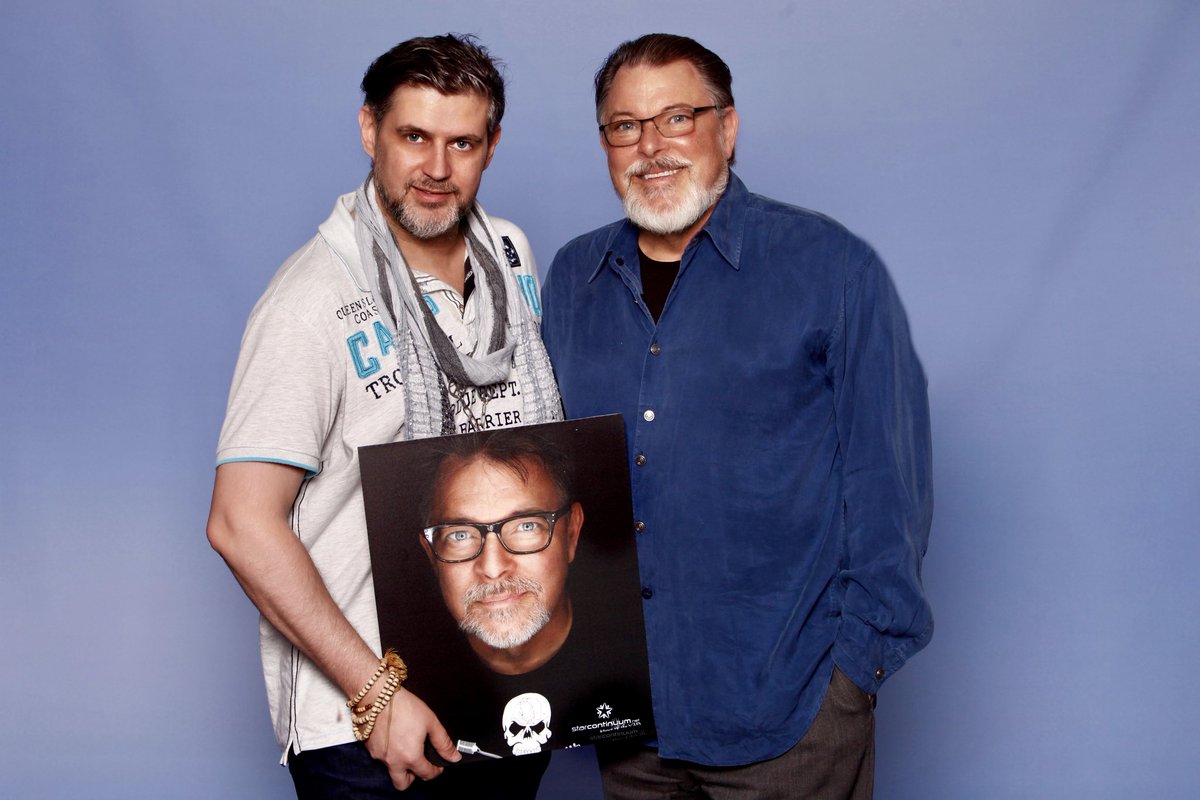 starcontinuum's tweet image. What a big, big compliment from the great @jonathansfrakes by saying: „This is the best picture which was ever taken from me“ when we met him again at @FedCon... next time you’ll get another great shot - i promise Mr. Frakes!!!