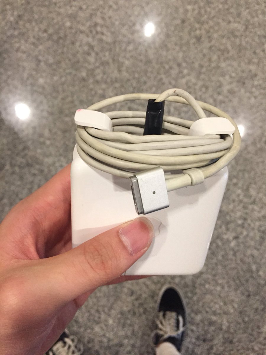 adrianliaw2000's tweet photo. #PyConTW2018 Found a MacBook charger in R0 front rows, please contact me if it’s yours! https://t.co/doprBO1USl