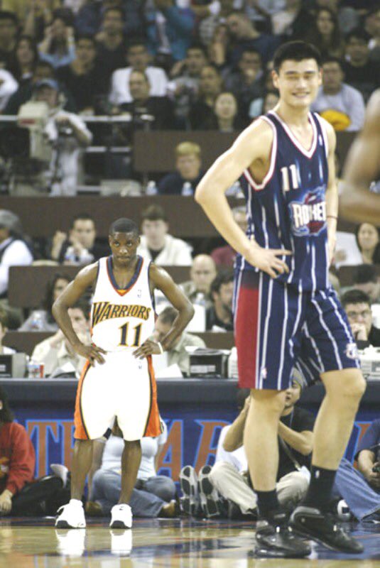 Happy birthday to the legend Earl Boykins, who was on the Warriors before it was even cool. 