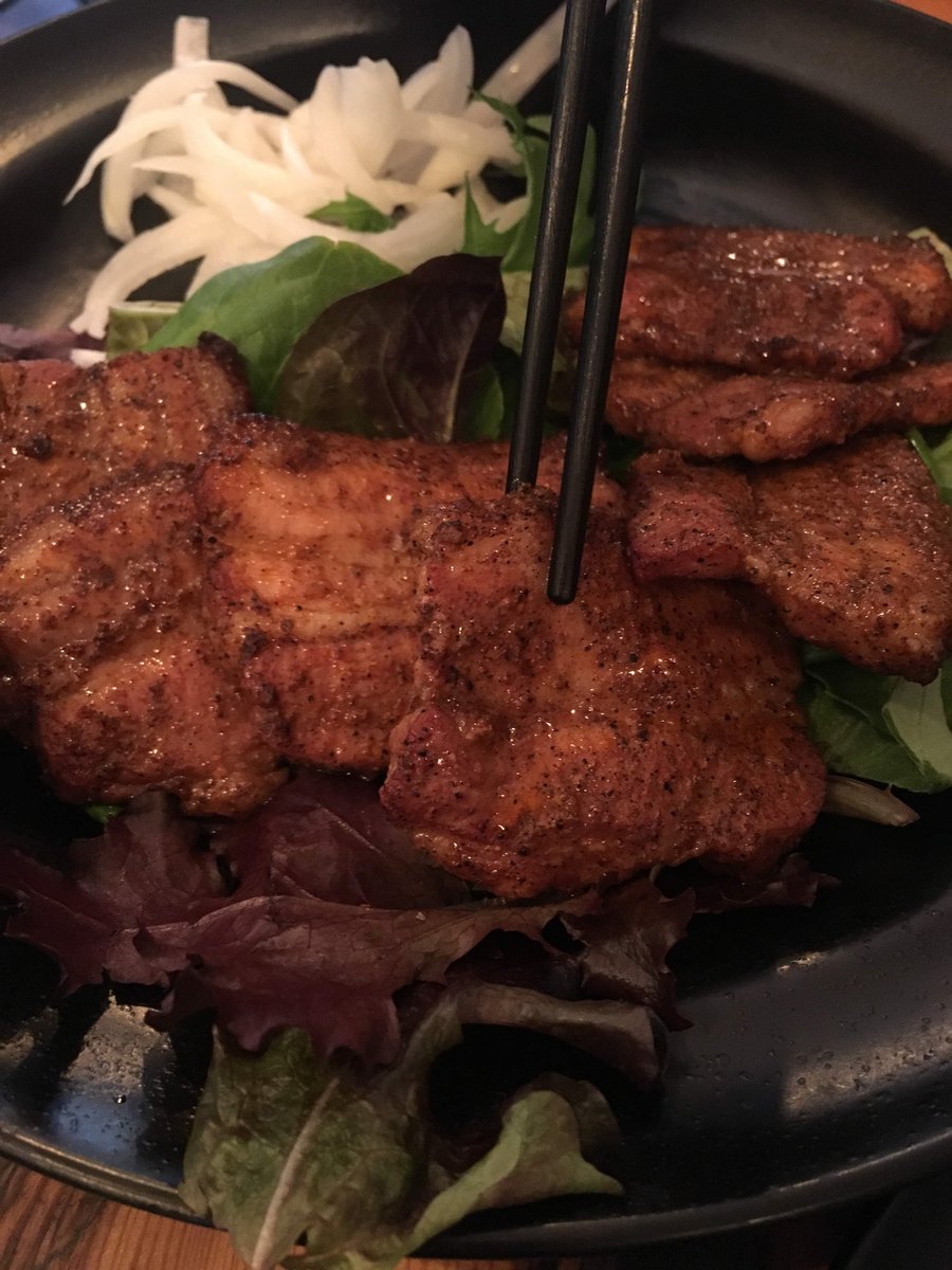 tabletoshare's tweet photo. Oven roasted pork belly. Popular in Asian cultures, this Korean version was perfectly cooked. 👌🏻

#tabletoshare #Foodie https://t.co/zIZYJhWzmL