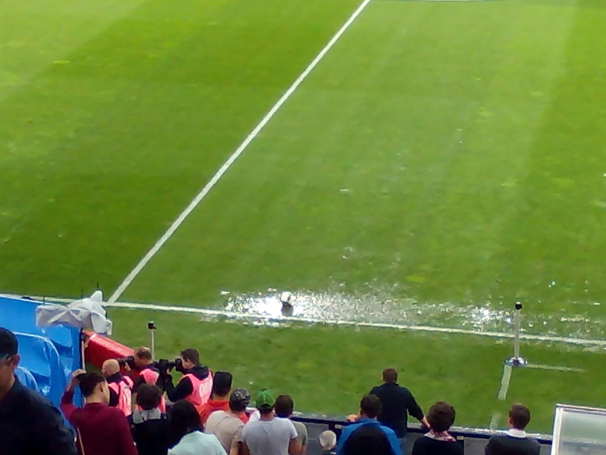tom_1203's tweet photo. Österreich vs. Deutschland in einem Bild festgehalten #AUTGER #AUTvsGER https://t.co/YivYXyYvJH