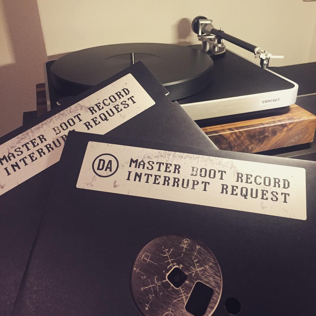 masterbootrec's tweet image. &amp;lt;DISK 1&amp;gt;

IRQ 0 SYSTEM CLOCK
IRQ 1 KEYBOARD
IRQ 2 CASCADE
IRQ 3 MODEM
IRQ 4 MOUSE
IRQ 5 SOUND BLASTER
IRQ 6 FLOPPY DISK DRIVE
IRQ 7 PRINTER

&amp;lt;DISK 2&amp;gt;

IRQ 8 CMOS
IRQ 9 NETWORK
IRQ 10 3DFX
IRQ 11 SCSI
IRQ 12 VGA
IRQ 13 COPROCESSOR
IRQ 14 PRIMARY IDE
IRQ 15 SECONDARY IDE

C:\&amp;gt;_