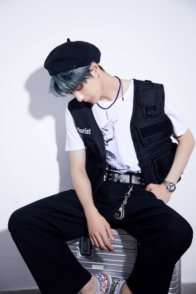 UNIQUnited's tweet photo. #Yibo #modeling 🖤 https://t.co/qObXAe5mIh