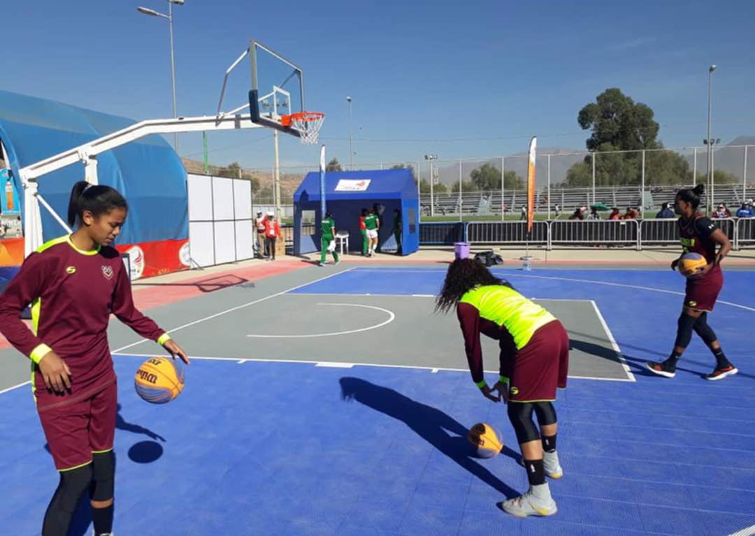 pinfantea's tweet photo. En la rama femenina nuestras guerreras siguen sacando la cara por el país y en el Baloncesto 3x3 se medirán en semifinales a Paraguay ¡VAMOS CAMPEONAS! https://t.co/AvTgllptPl