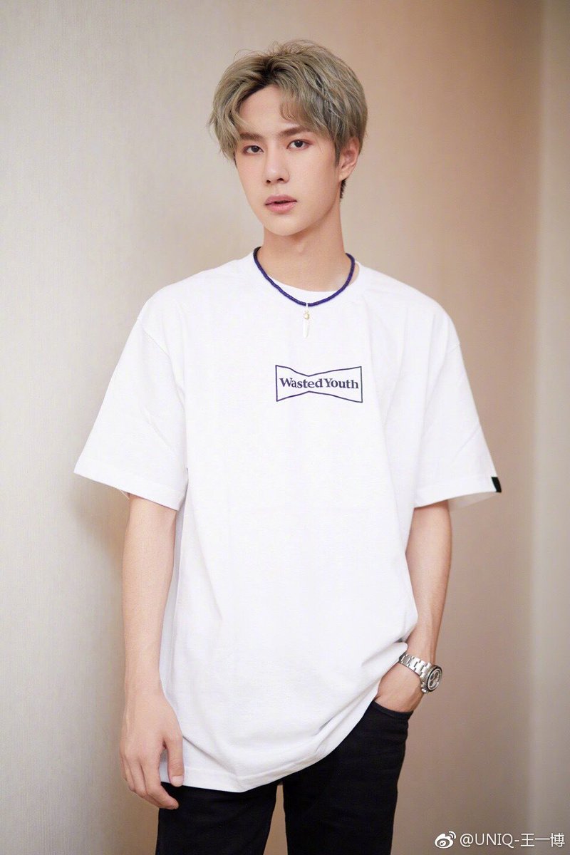 UNIQUnited's tweet photo. #Yibo #modeling 💙❤ https://t.co/PaWvbeBKKL