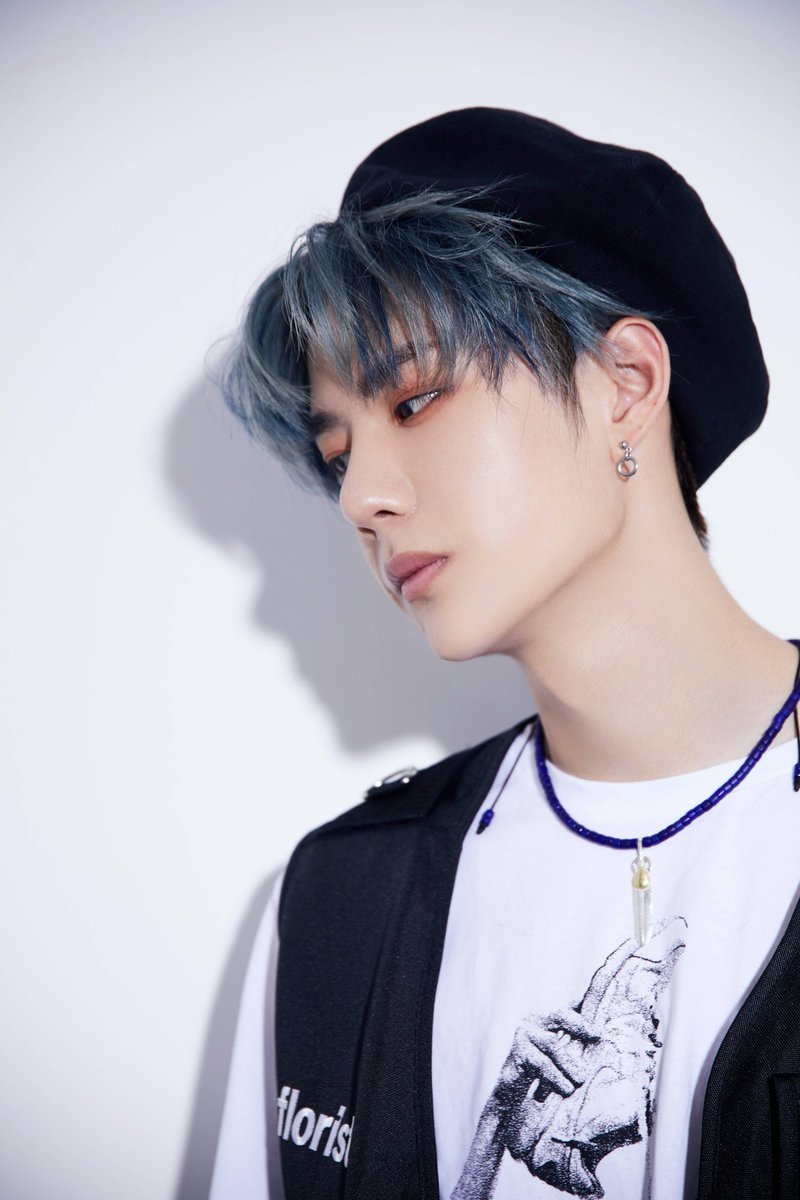 UNIQUnited's tweet photo. #Yibo #modeling 💙❤ https://t.co/PaWvbeBKKL