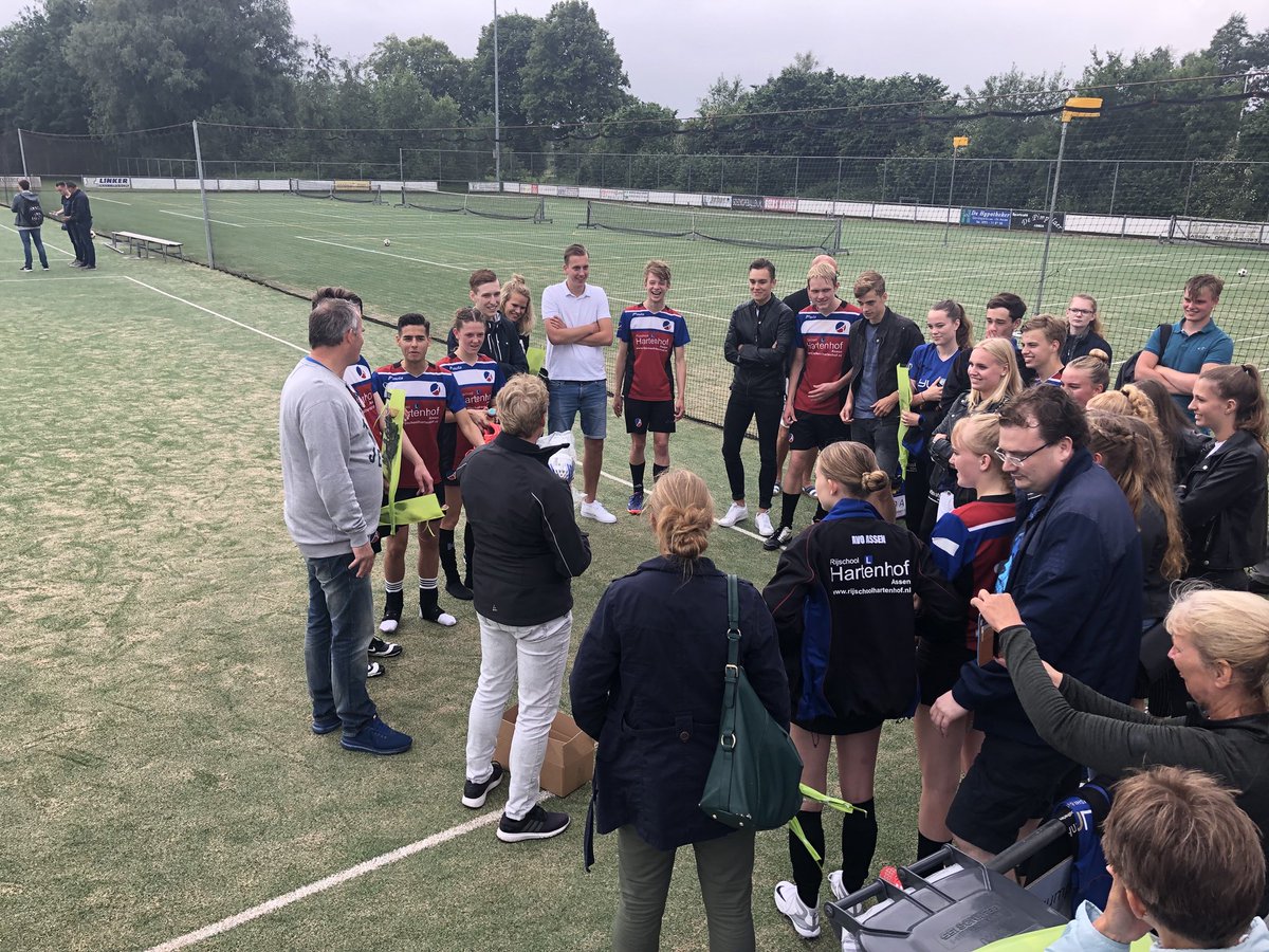 AVOAssen's tweet photo. De toppers van #AVOAssen A2 zijn kampioen! De dubbel! De gehele junioren selectie is kampioen! Wat een selectie, wat een staf! Allen gefeliciteerd! https://t.co/AdthPJMgG0