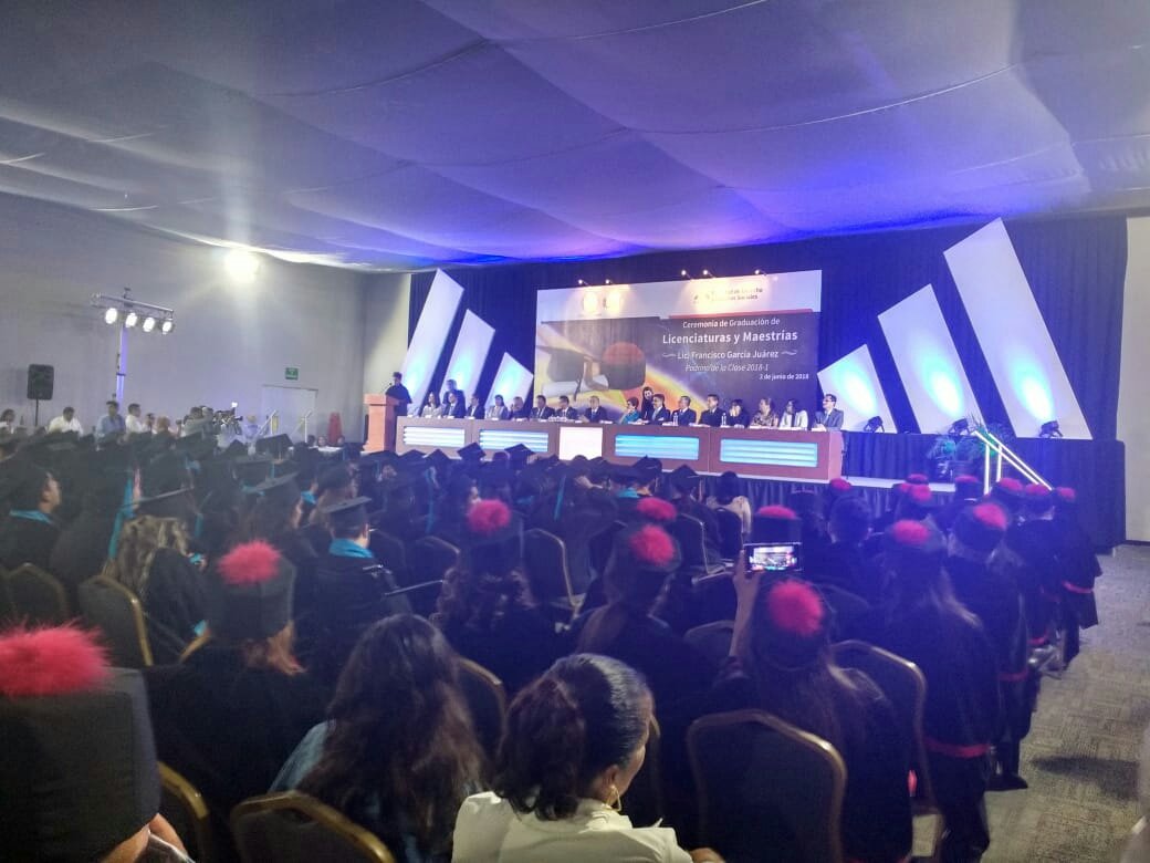 hyperFADYCS's tweet photo. Ceremonia de Graduación de Licenciaturas y Maestrías Lic. Francisco García Juárez Clase 2018-1
#HypermediaUAT #FADYCS #UAT #YoCreoEnLaUAT #graduaciones #graduados #Tampico #CdMadero  #Altamira #Tamaulipas https://t.co/VdQUHrHiAq