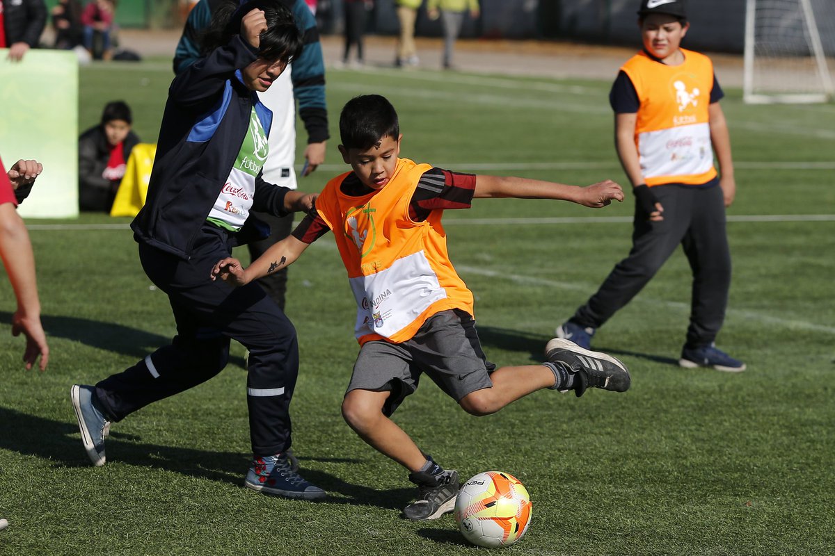 En lanzamiento del programa #FútbolMás: #Renca juega y aprende en comunidad, con estudiantes, docentes y apoderados de las 14 escuelas y liceos de nuestra comuna. #DeportesRenca #RencaParticipa
