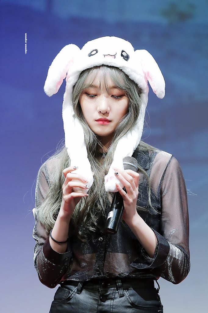 wonder_kmk's tweet photo. 🐰🌙 #ROA #PRISTIN_V https://t.co/BLKZC4JD7M