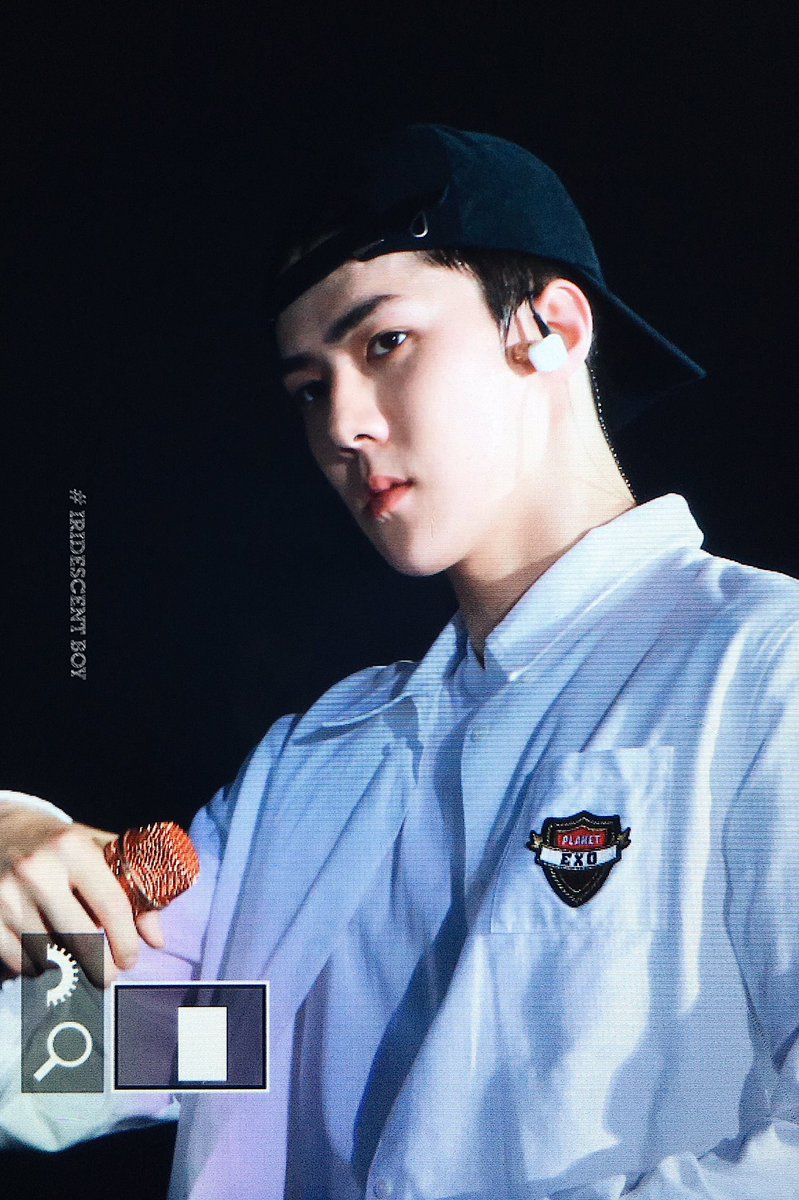 iridescent_boy's tweet photo. 180602 모자 또 뒤로 썼어 기야우😫 https://t.co/WT0aKKqgGC