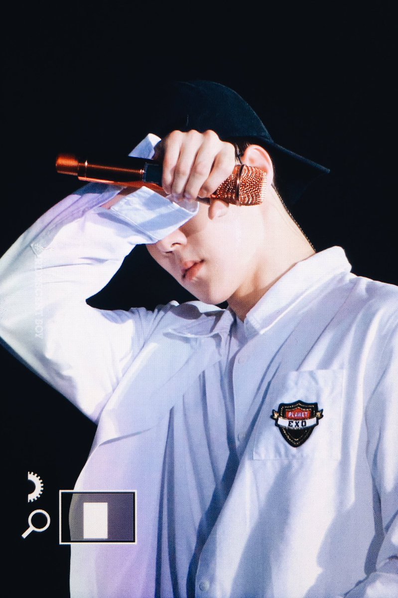iridescent_boy's tweet photo. 180602 모자 또 뒤로 썼어 기야우😫 https://t.co/WT0aKKqgGC