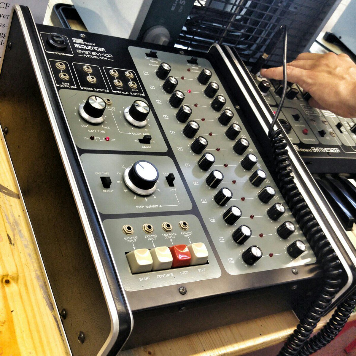 stiefkind's tweet image. Roland System-100 Sequencer am Knobs &amp;amp; Wires Festival in München. #knobsandwires #knobsandwiresfestival #analogsynthesizer #sequencer #roland