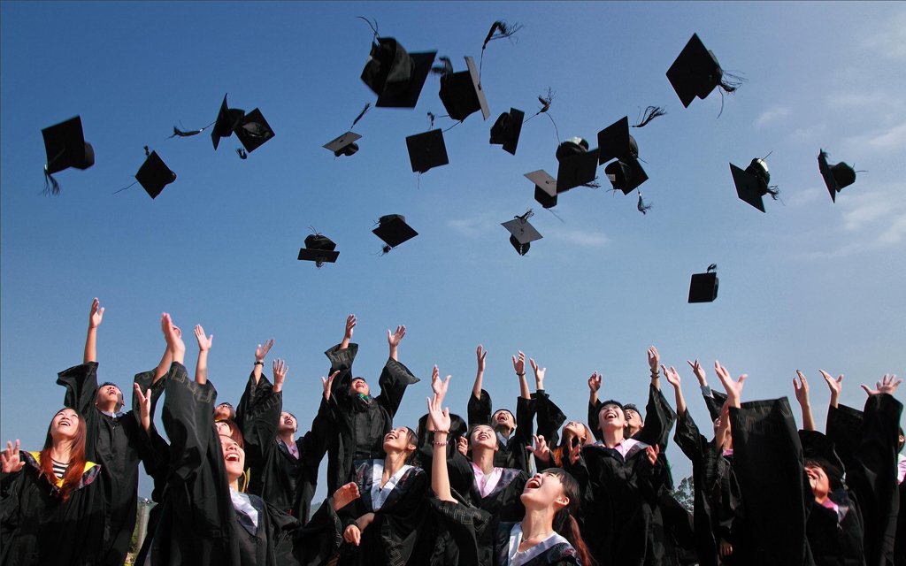 CNIB's tweet photo. CNIB Scholarships are designed to support young students with sight loss as they work towards achieving their dreams and goals through post-secondary education. We are now accepting applications for 2018. Apply before the June 15 deadline! https://t.co/v6NCnlTjCP https://t.co/cMW9zFxRZi
