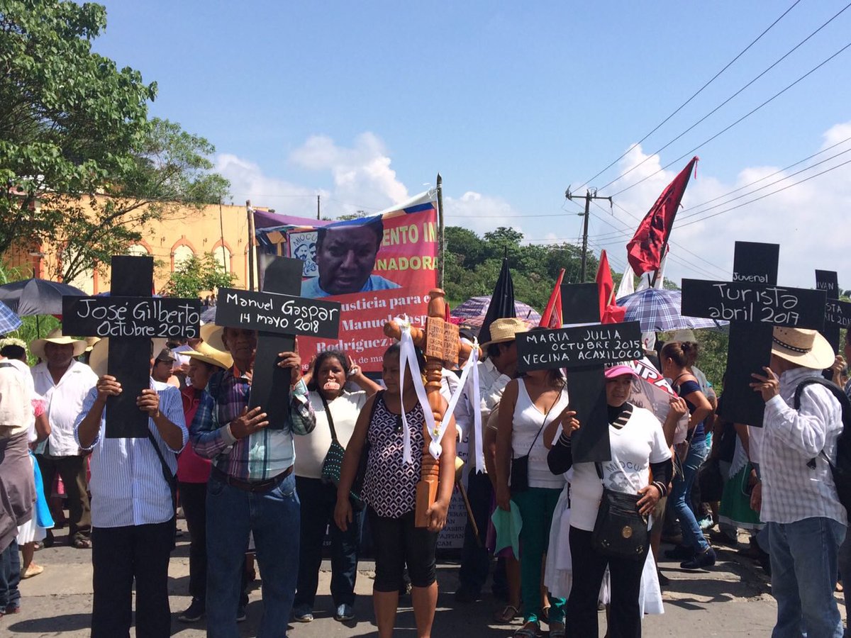 COTICuetzalan's tweet photo. En estos momentos acabamos de ratificar la clausura popular a la substanción de @CFEmx poniendo un altar en el motel donde fue asesinado Manuel Gaspar (terreno de la subestación). #DefiendoCuetzalan
¡No megaproyectos de muerte!
¡No más asesinatos a defesoras,-res del territorio! https://t.co/M74viAQng5