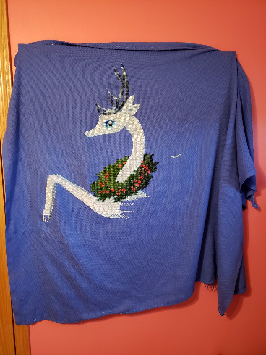 PixelStitchStdo's tweet photo. Elegant reindeer quilt moving along. #CrossStitch https://t.co/3AWpcVmoN4