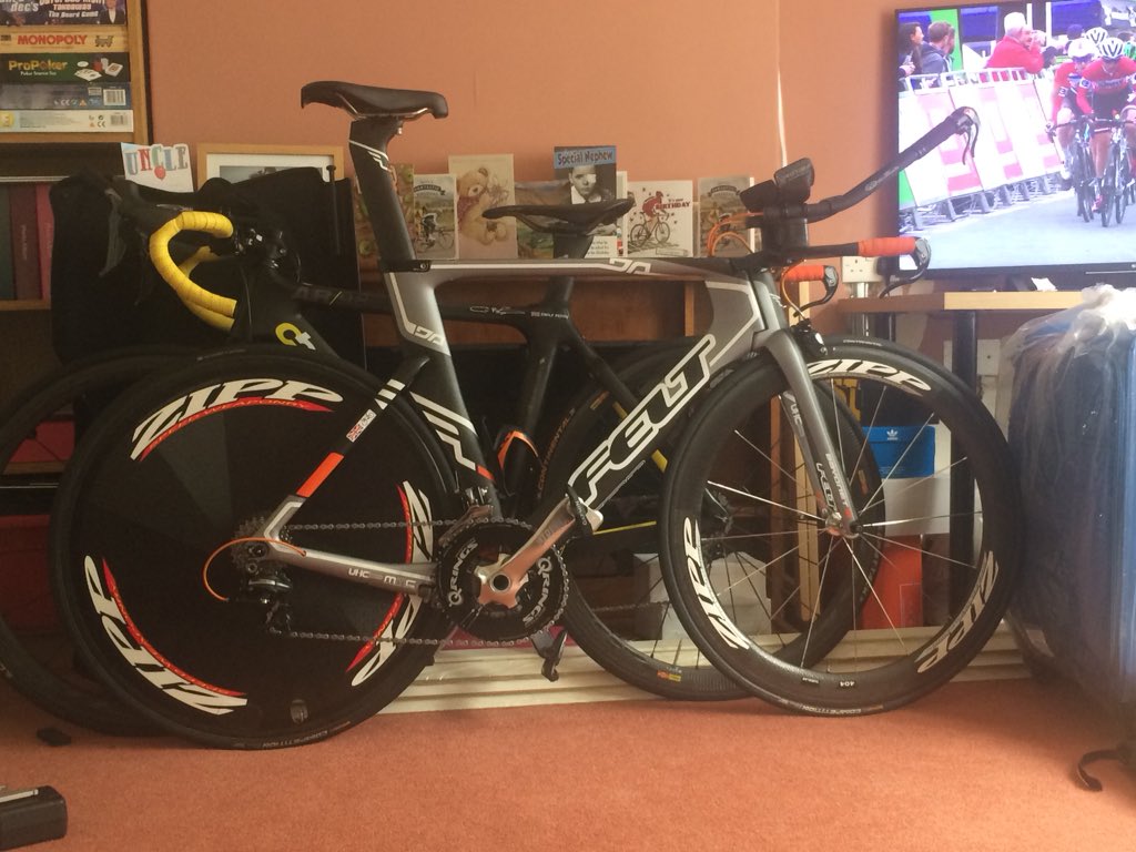 smithtri95's tweet image. Excited to race @DevaTriathlon tomorrow morning - 5th year in a row 💪🏻🏊🏻🚴🏻‍♂️🏃🏻 Even more excited because our @TeamEmgus suits arrived from @_RaceSkin today 😍 Love love love them!! #racing #teamemgus #triathlon #swim #bike #run #deva #matching #newkit #iracezone3