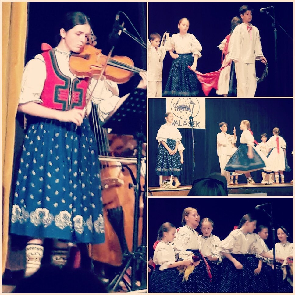 Vilda007's tweet photo. Přes potůček k muzice - Brněnský Valášek. #folklore #folklor #kroj #valachy #valaši #valášek https://t.co/HqySFJCbRS