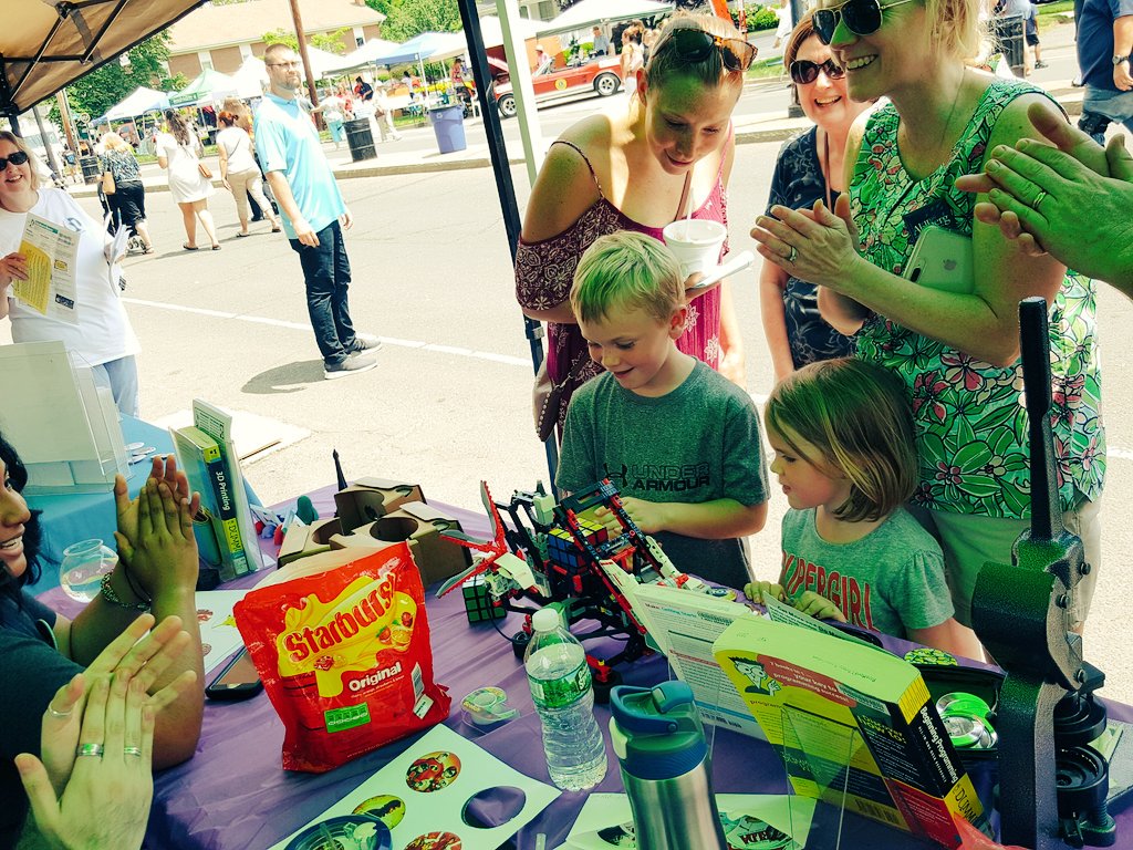 StratfordLib's tweet photo. Applause for our Rubik's Cube-solving LEGO robot! Think you can solve a Rubik's Cube faster than our robot? We'll give you a prize if you can. Stop by the front of the Library! ๐
#MainStreetFest #RubiksCube #LEGOMindstorms #robotics #uCreateSpace #StratfordLibrary #StratfordCT https://t.co/E8nPnKXGca