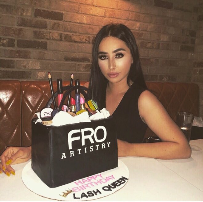 FROArtistry's tweet photo. 🎂 https://t.co/qtVBw5JFMl