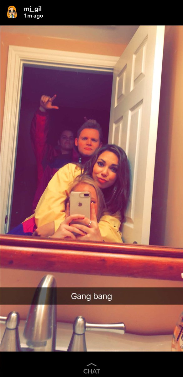 justin_stark_'s tweet photo. Happy bday clown @MayaGilgenbach 🎉🐣 #redteam https://t.co/RHX7feSGq5