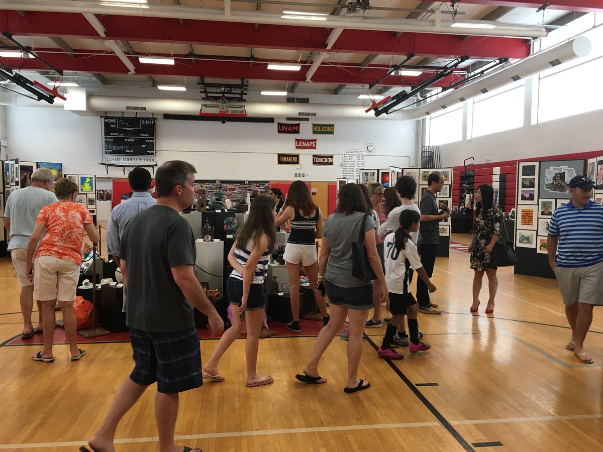 What a wonderful turnout for our district art show even in this crazy heat!